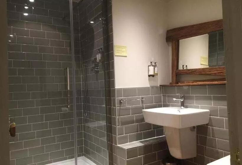 Retkeilymaja Alma Inn & Dining Rooms