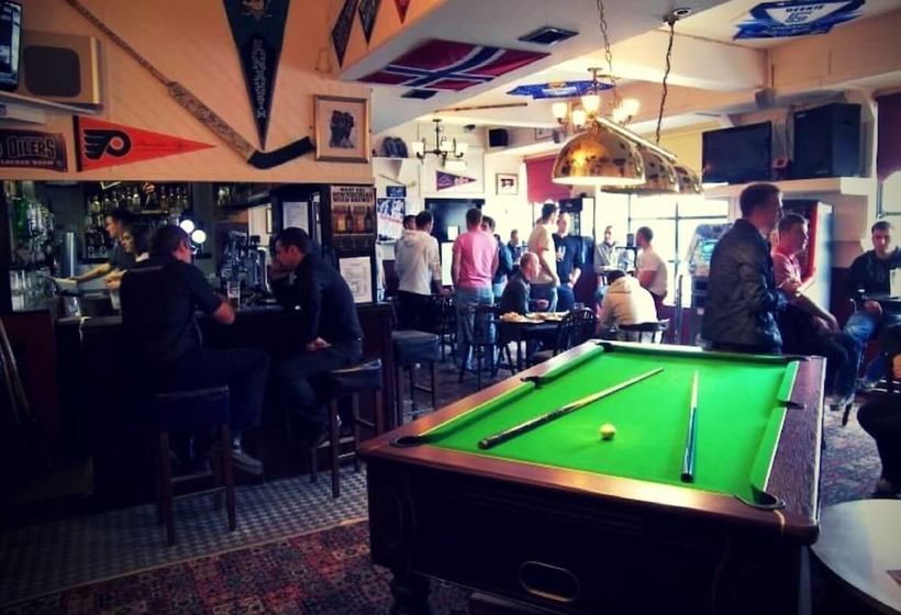 هاستل The Elbow Room