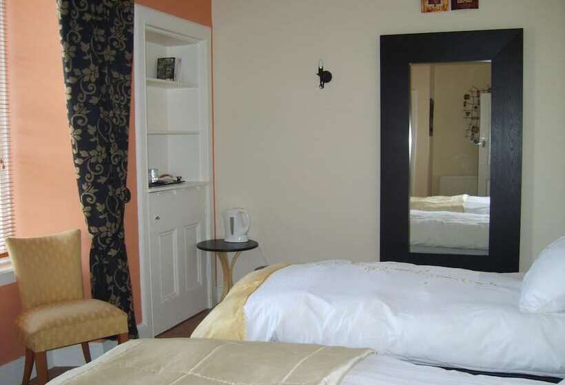 هاستل The Elbow Room