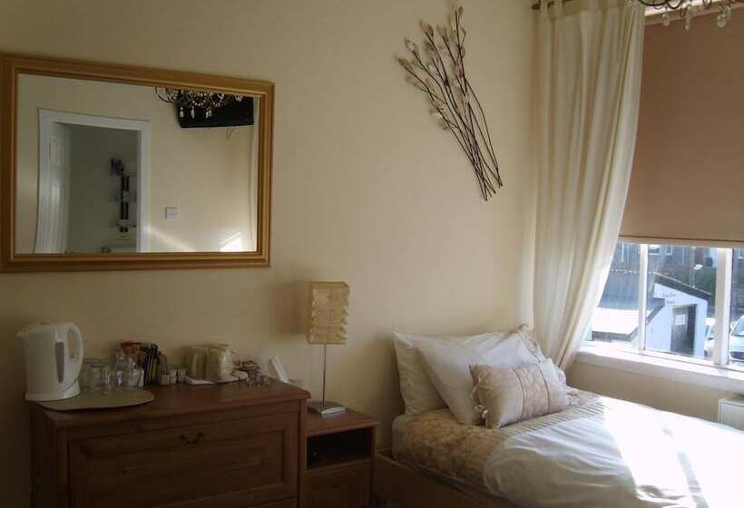 هاستل The Elbow Room