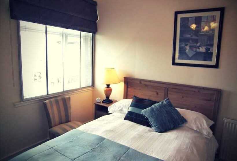 هاستل The Elbow Room