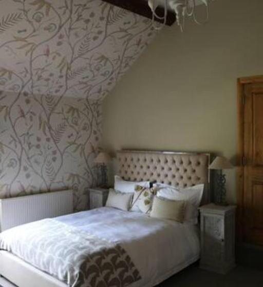 ベッドアンドブレックファースト The Queens At Horton