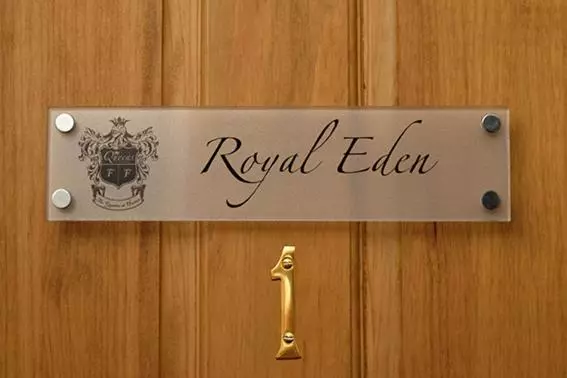 ベッドアンドブレックファースト The Queens At Horton