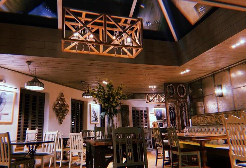 ベッドアンドブレックファースト The Queens At Horton