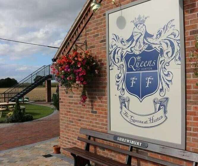 ベッドアンドブレックファースト The Queens At Horton