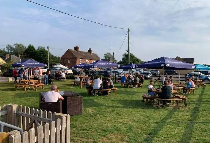 ベッドアンドブレックファースト The Queens At Horton