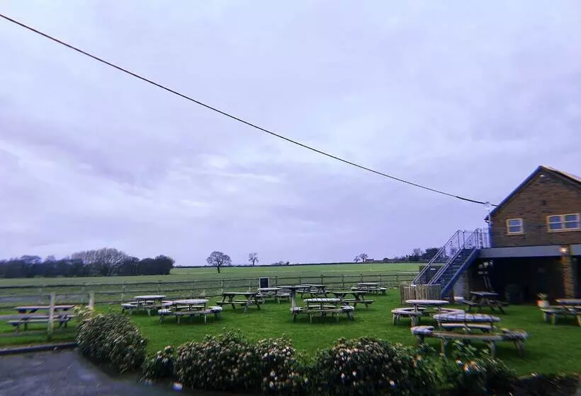 ベッドアンドブレックファースト The Queens At Horton