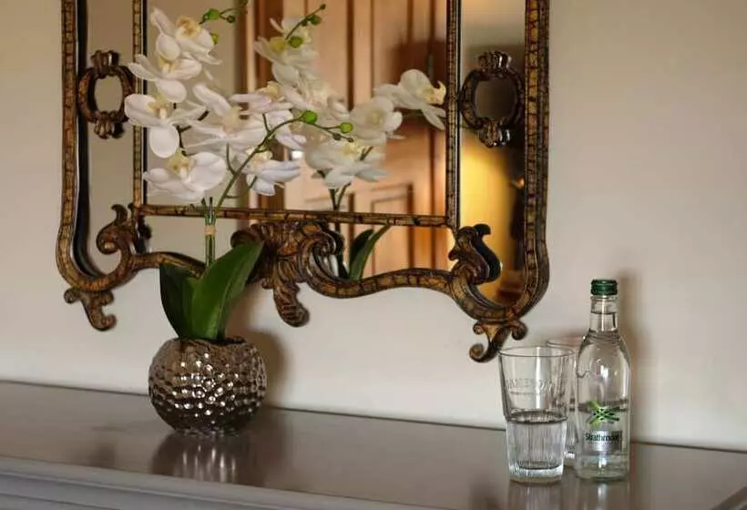 ベッドアンドブレックファースト The Queens At Horton