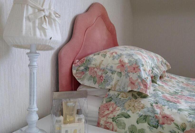 ホテル Eastwood Cottage