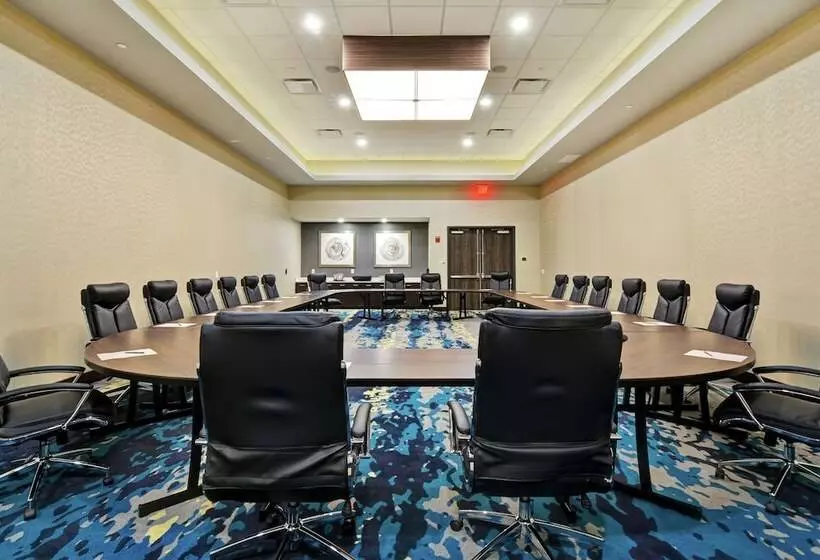 Hotelli Embassy Suites By Hilton Plainfield Indianapolis Airport