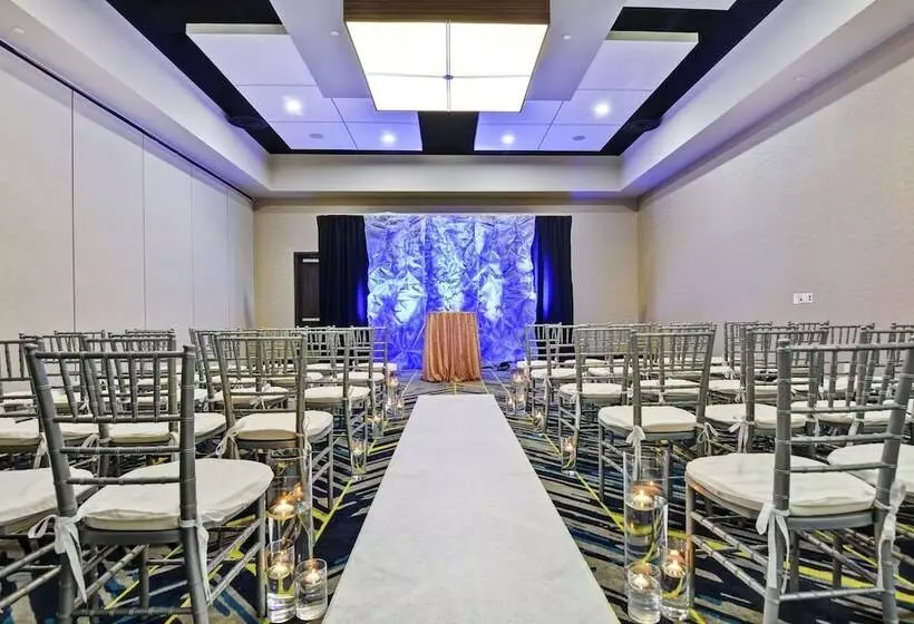 Hotelli Embassy Suites By Hilton Plainfield Indianapolis Airport