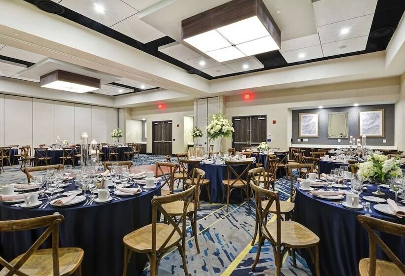 فندق Embassy Suites By Hilton Plainfield Indianapolis Airport