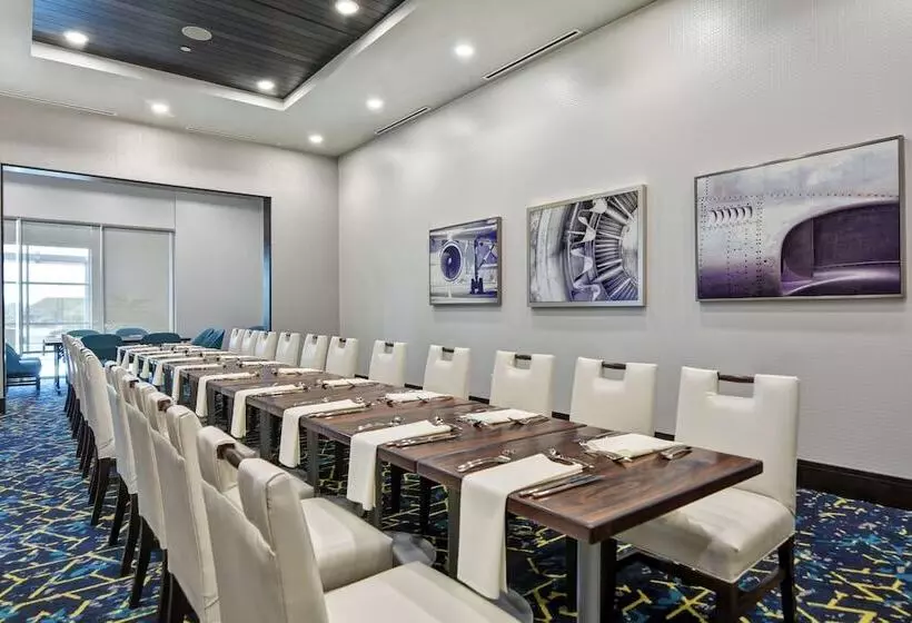 Hotelli Embassy Suites By Hilton Plainfield Indianapolis Airport