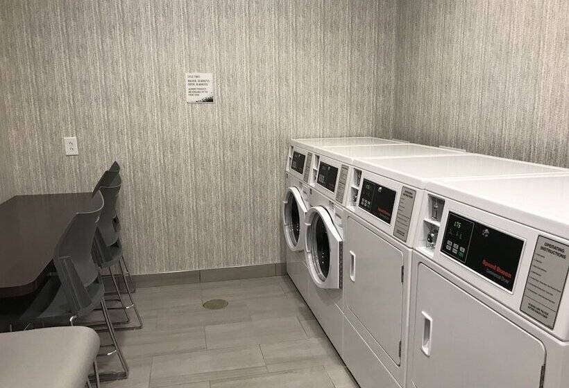 فندق Embassy Suites By Hilton Plainfield Indianapolis Airport