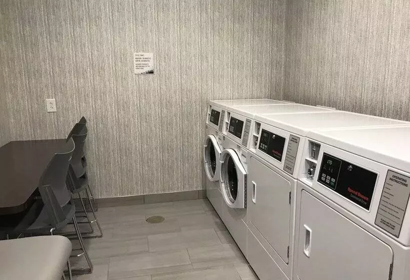 Hotelli Embassy Suites By Hilton Plainfield Indianapolis Airport