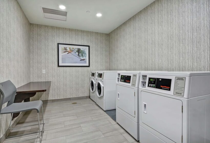 فندق Embassy Suites By Hilton Plainfield Indianapolis Airport