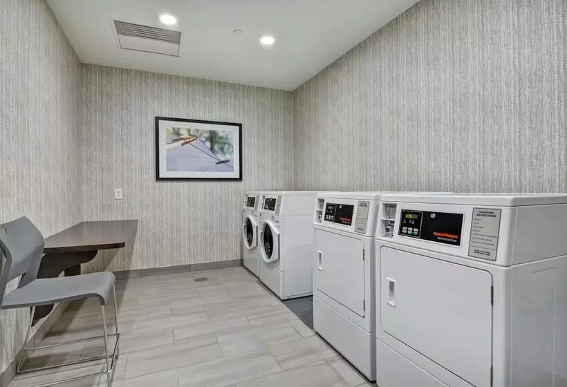 Hotelli Embassy Suites By Hilton Plainfield Indianapolis Airport