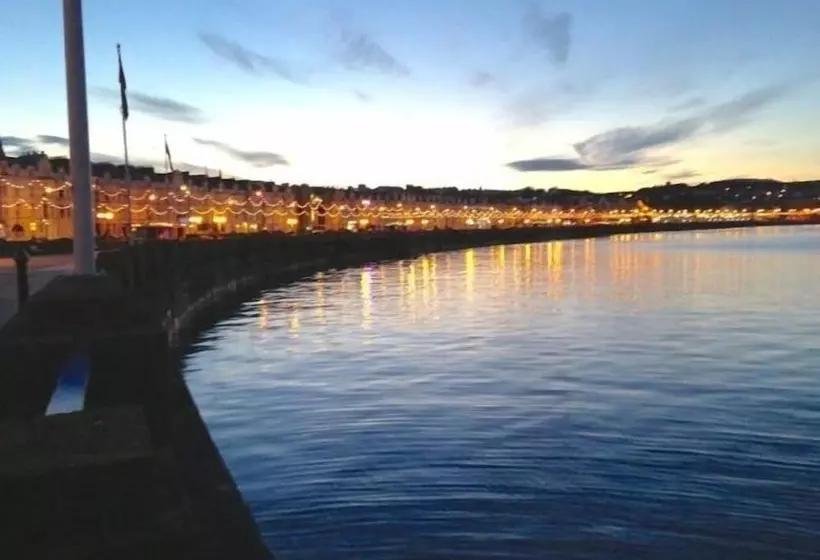 Majatalo Bed And Blueberry