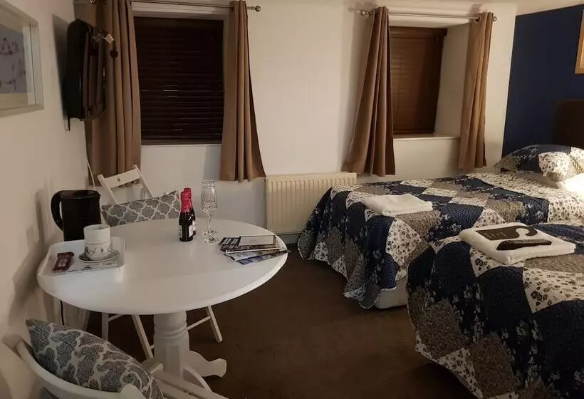 Majatalo Bed And Blueberry