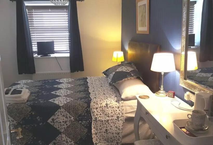 Majatalo Bed And Blueberry