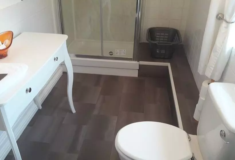 Majatalo Bed And Blueberry