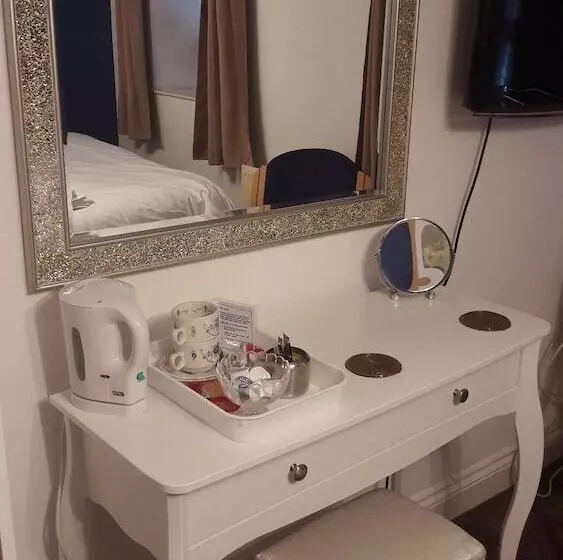 Majatalo Bed And Blueberry