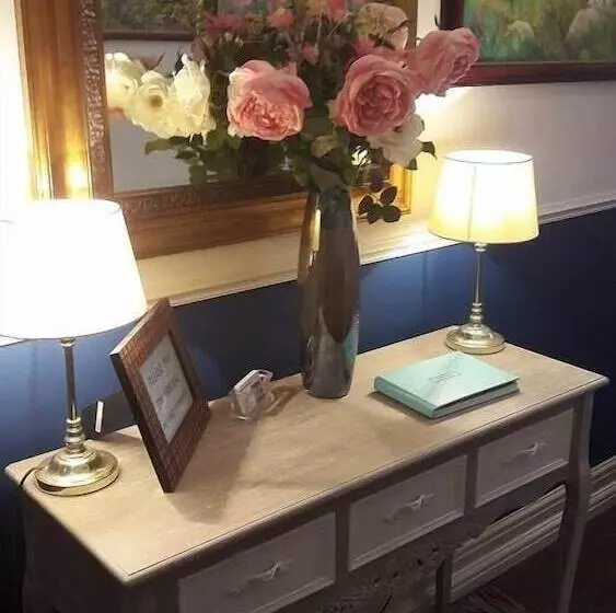 Majatalo Bed And Blueberry