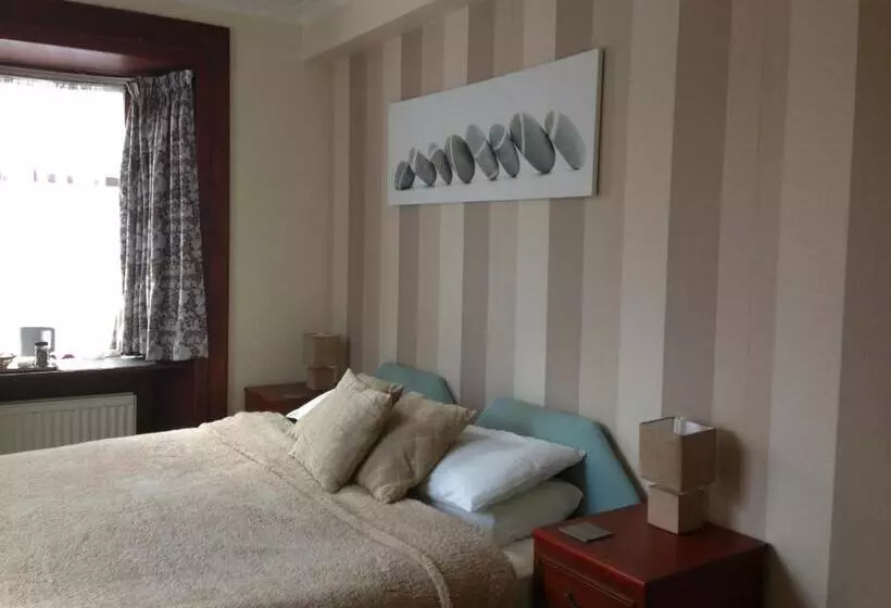 پانسیون Strathwhillan House