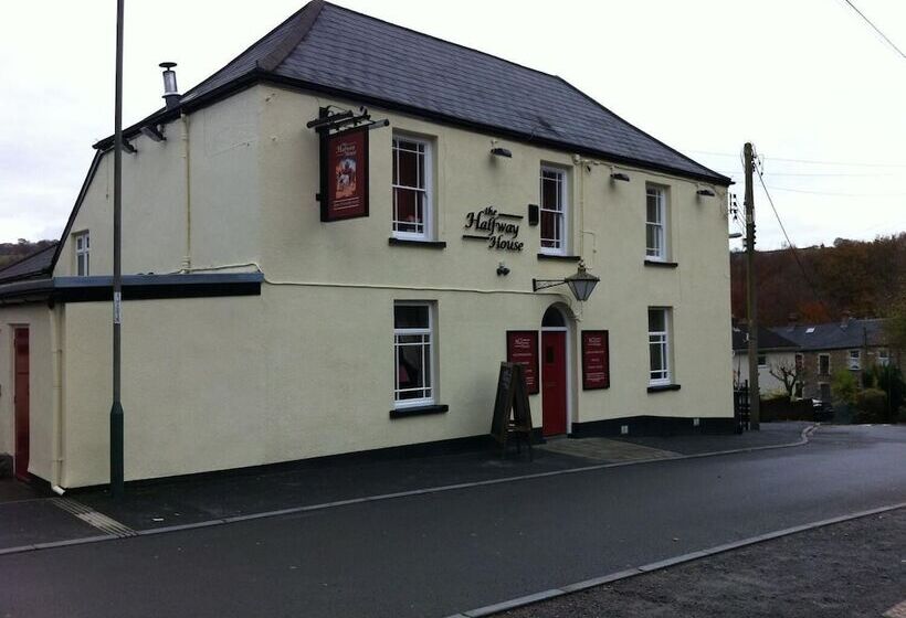 פנסיון Halfway House