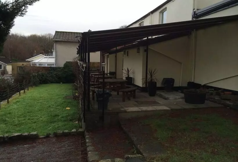 Majatalo Halfway House