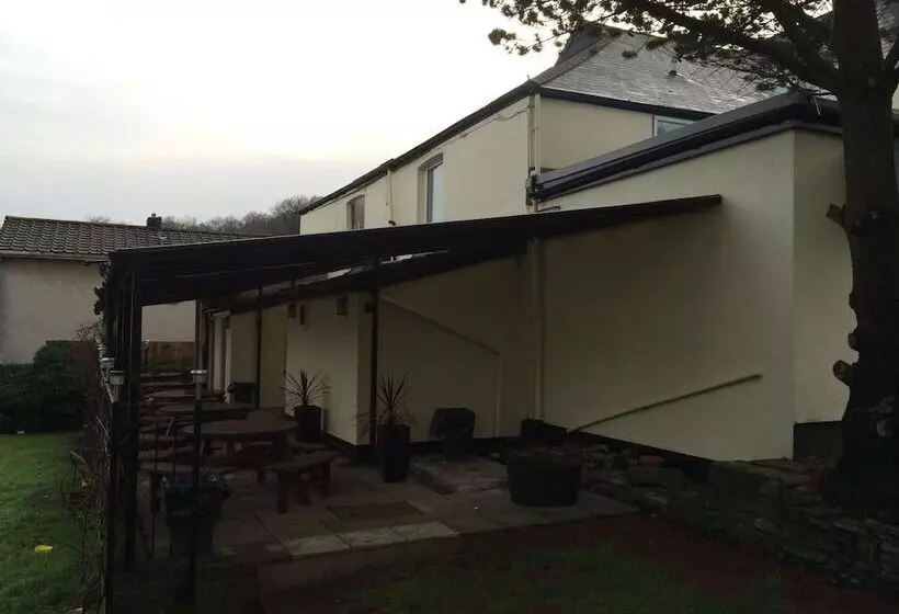 Majatalo Halfway House