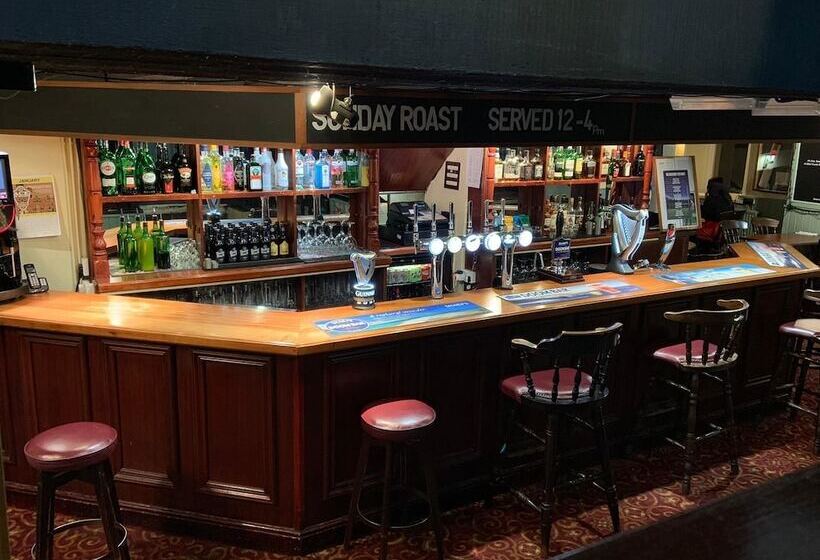 פנסיון Halfway House