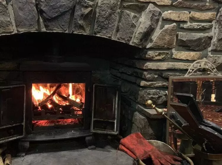 Majatalo Halfway House