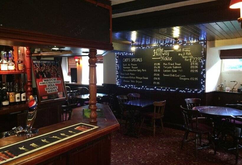 פנסיון Halfway House