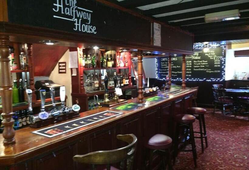 פנסיון Halfway House