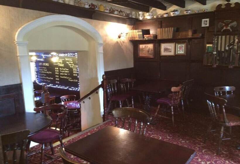 פנסיון Halfway House