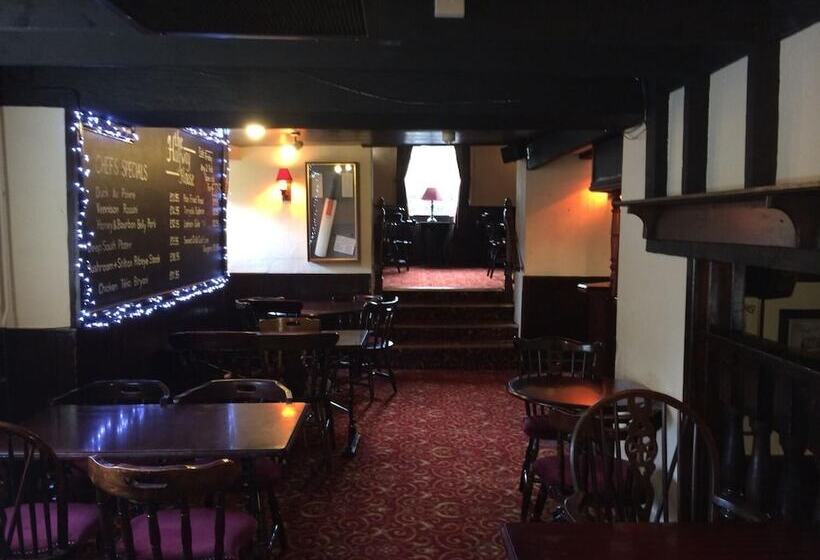 פנסיון Halfway House