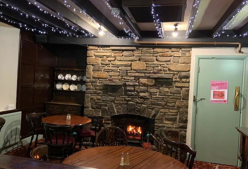 פנסיון Halfway House