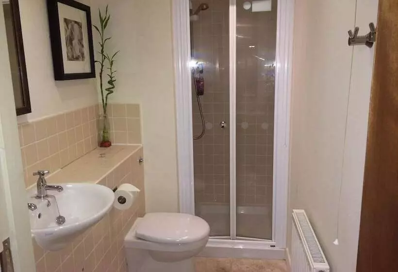 Majatalo Halfway House