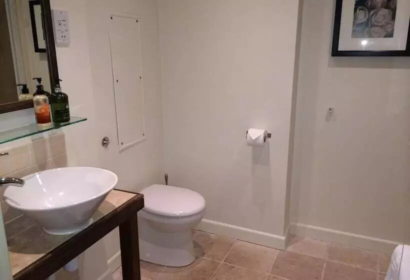 Majatalo Halfway House