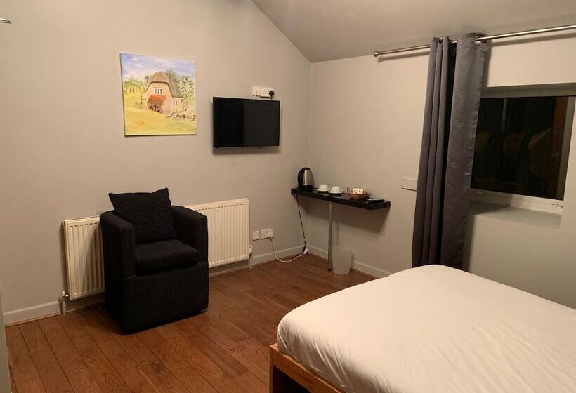 פנסיון Halfway House