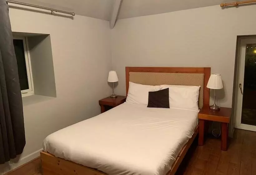 Majatalo Halfway House