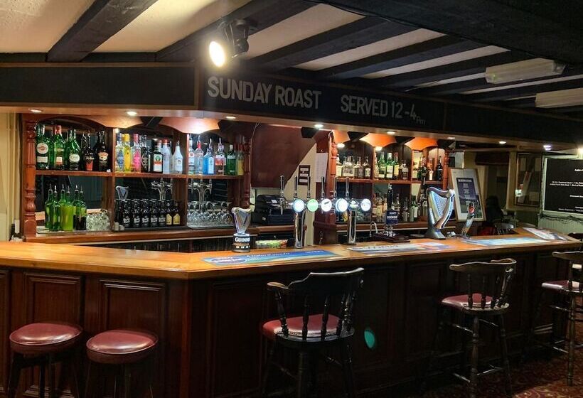 פנסיון Halfway House