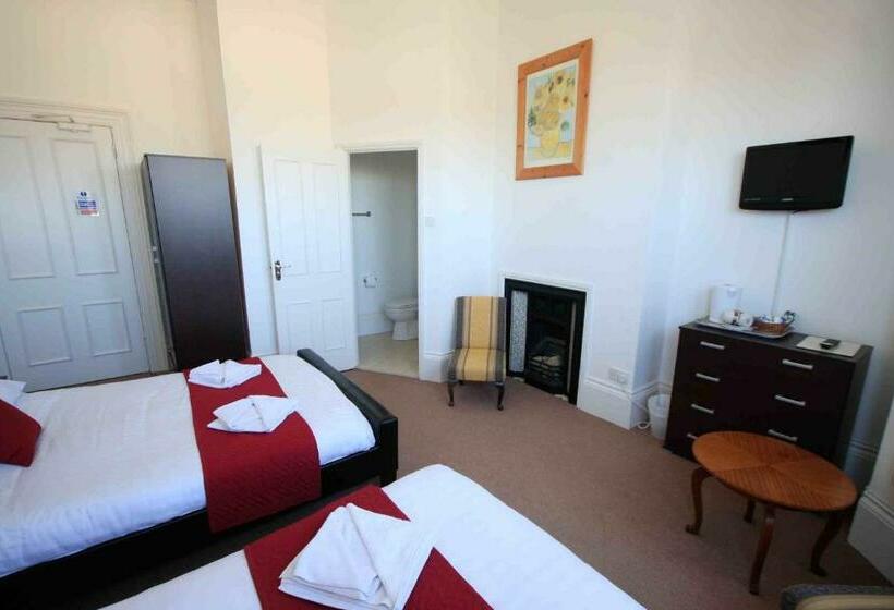 بنسيون Lyndhurst House