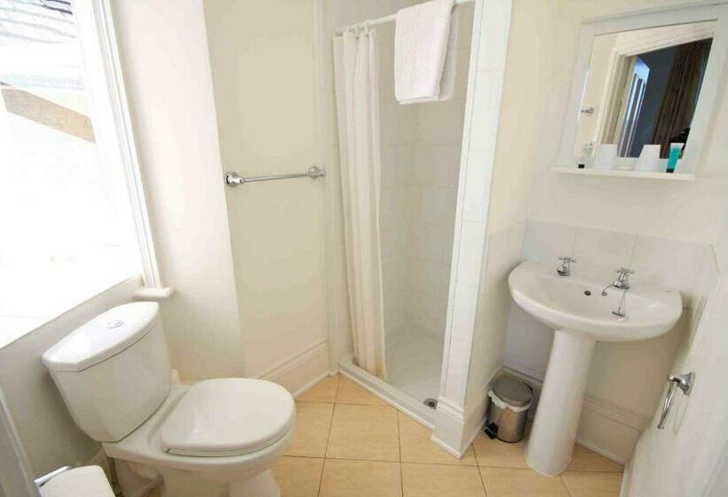 بنسيون Lyndhurst House