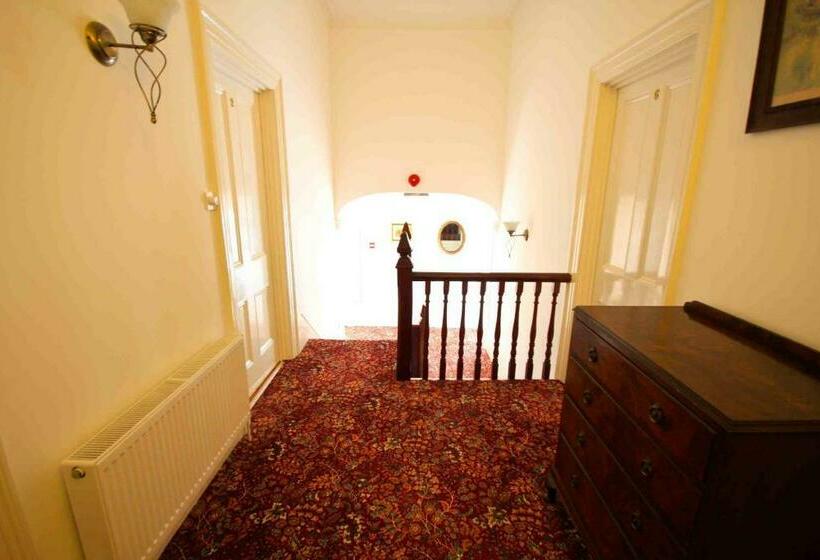 بنسيون Lyndhurst House