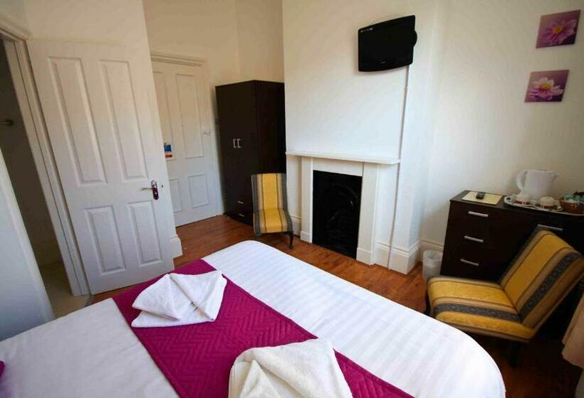 بنسيون Lyndhurst House