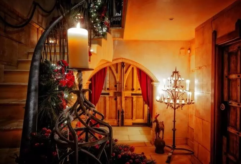 Majatalo Manor Court