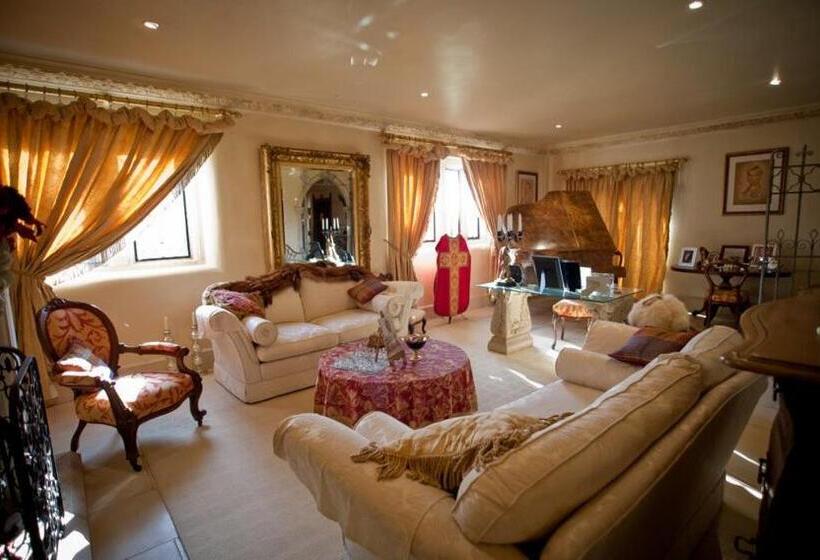 Пансион Manor Court