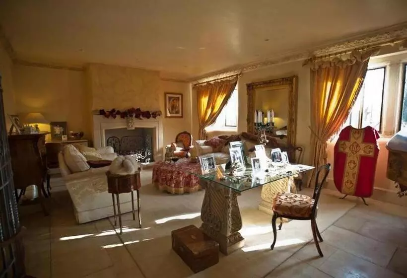 Majatalo Manor Court